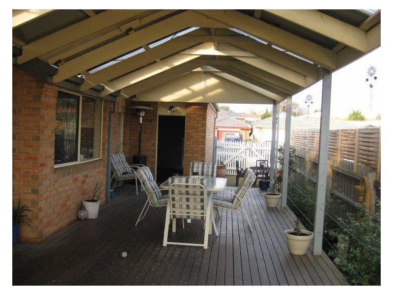 2 Filante Grove, Berwick VIC 3806