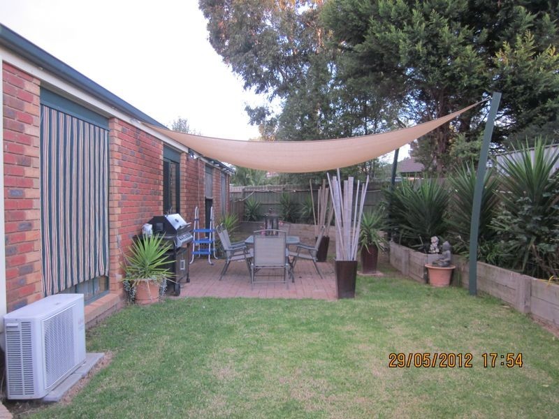 11 Ashton Rise, Narre Warren South VIC 3805