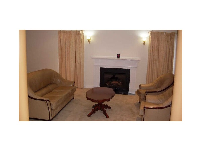 2 Manorlord Place, Narre Warren VIC 3805