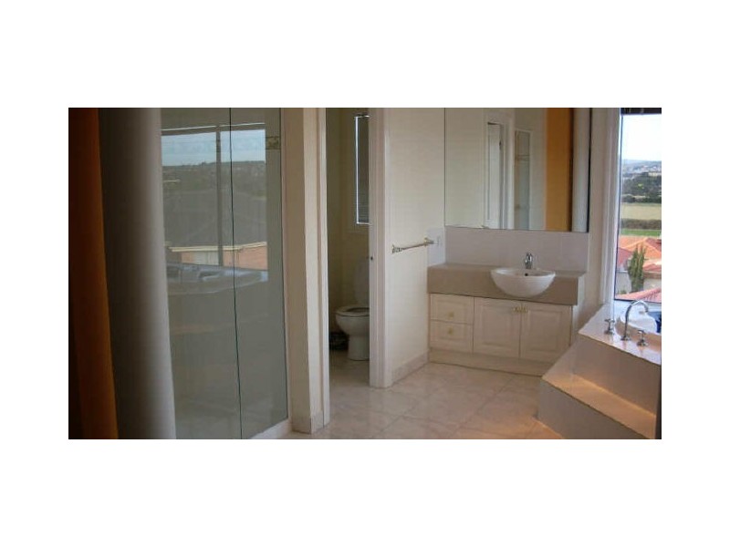 2 Manorlord Place, Narre Warren VIC 3805