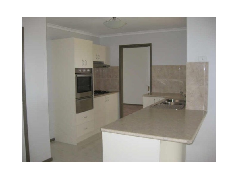 10 Heyington Circle, Narre Warren VIC 3805