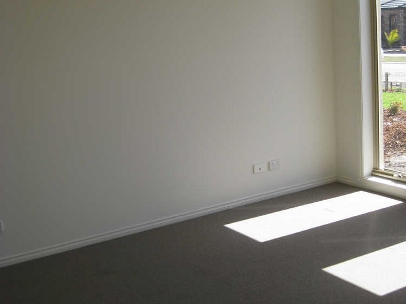 11 St Mellion Court, Cranbourne VIC 3977