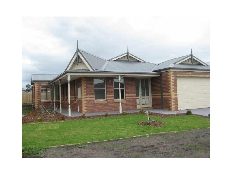 9 St Mellion Court, Cranbourne VIC 3977