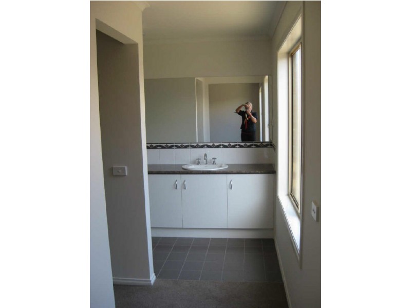 9 St Mellion Court, Cranbourne VIC 3977