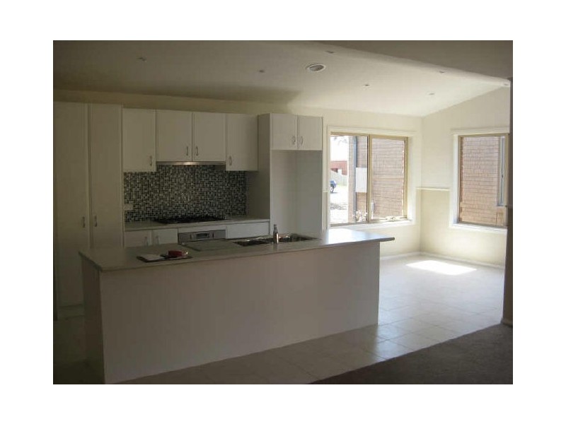 9 St Mellion Court, Cranbourne VIC 3977