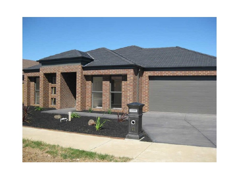 11 Stanhope Avenue, Berwick VIC 3806