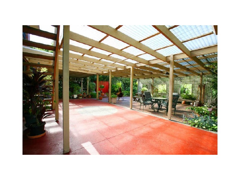 24 Innes Court, Berwick VIC 3806