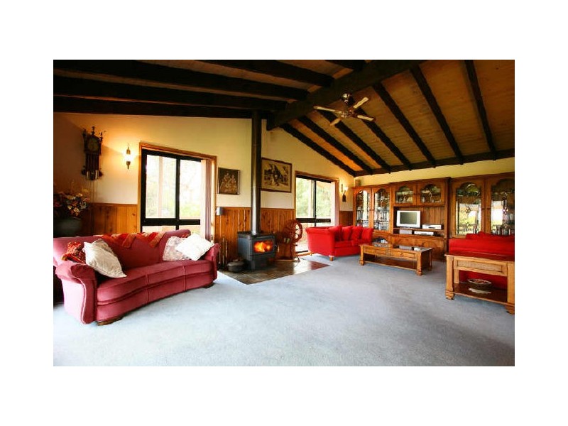 24 Innes Court, Berwick VIC 3806