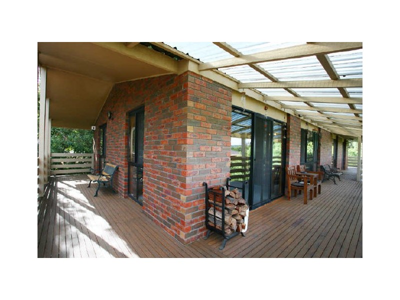 24 Innes Court, Berwick VIC 3806