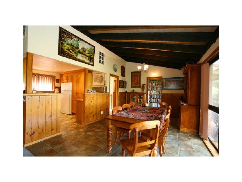 24 Innes Court, Berwick VIC 3806