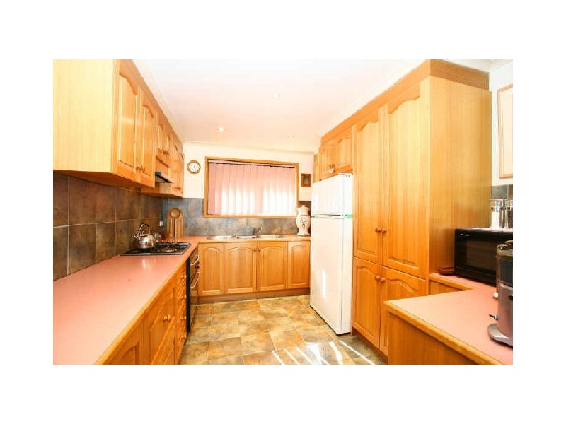 24 Innes Court, Berwick VIC 3806