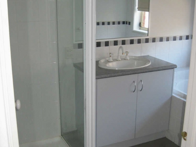 2/249-251 Monahans Road,, Cranbourne VIC 3977