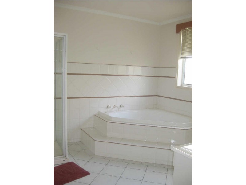 15 Shand Court, Berwick VIC 3806