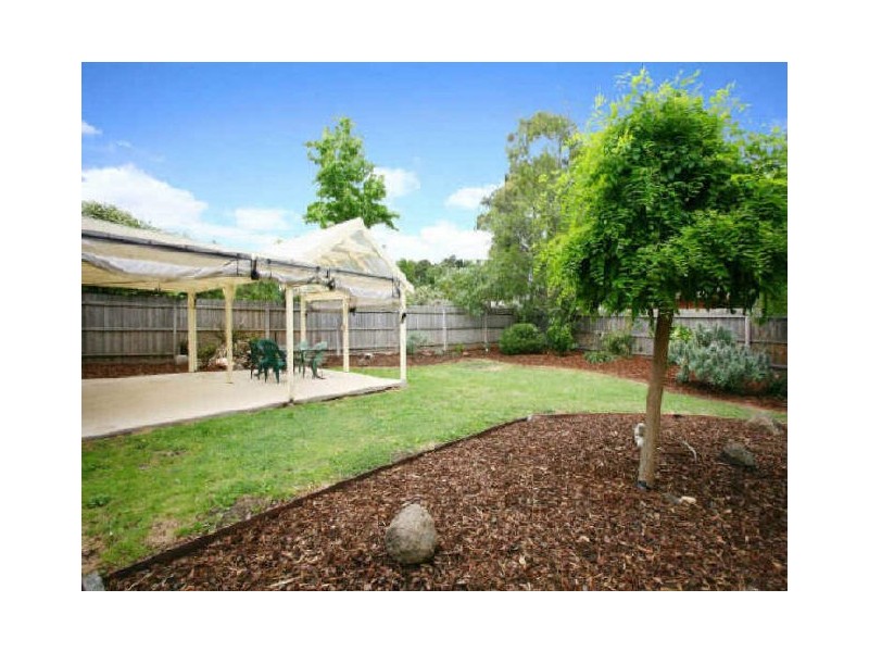 20 Bemersyde Drive, Berwick VIC 3806