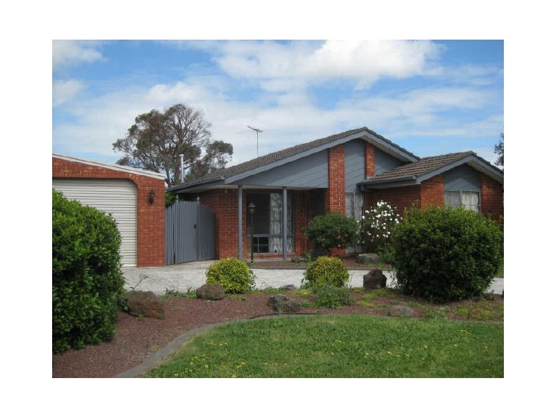 32 Insignia Close, Berwick VIC 3806