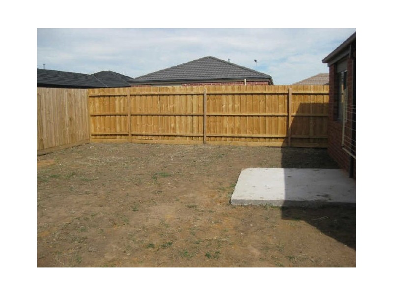 79 Calais Ccrt, Cranbourne VIC 3977