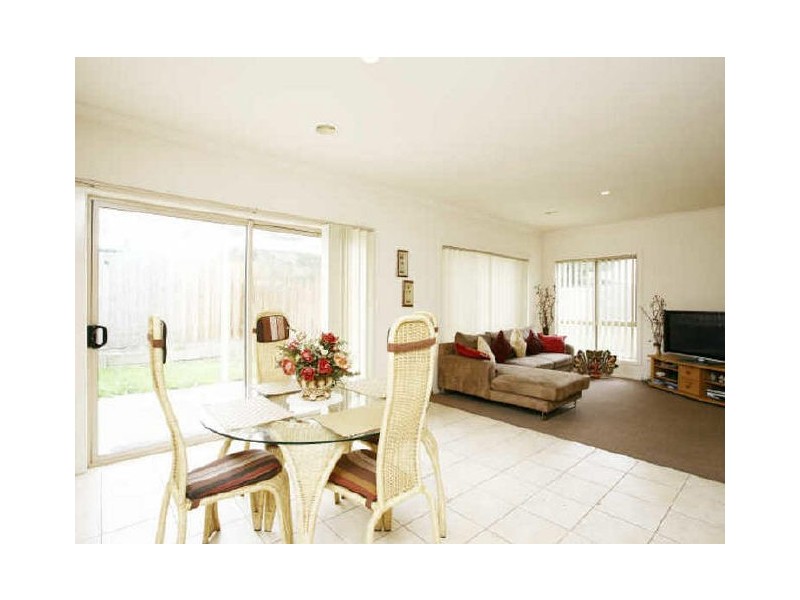 2/101-107 Golf Links Road, Berwick VIC 3806