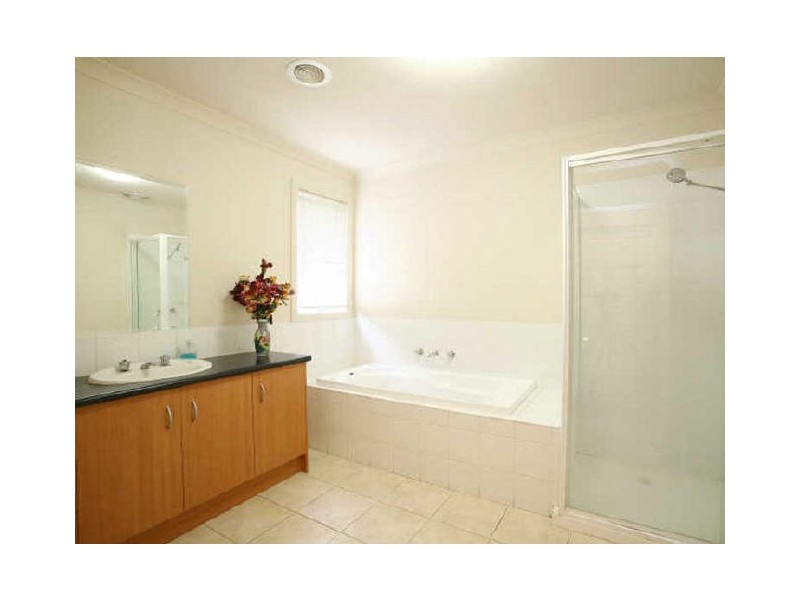 2/101-107 Golf Links Road, Berwick VIC 3806