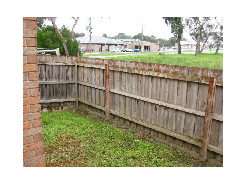 2/1 Bendermere Rise, Langwarrin VIC 3910