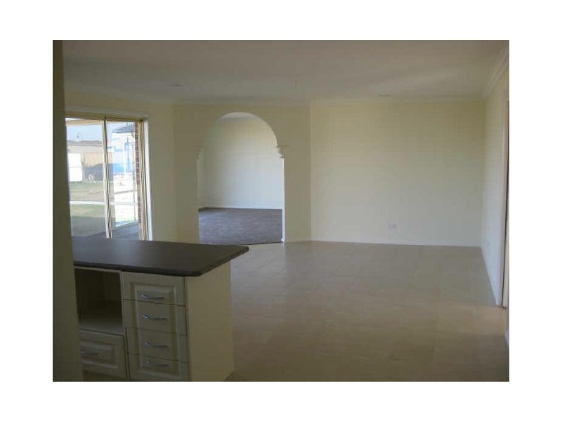 9 Peisley Crescent, Cranbourne VIC 3977