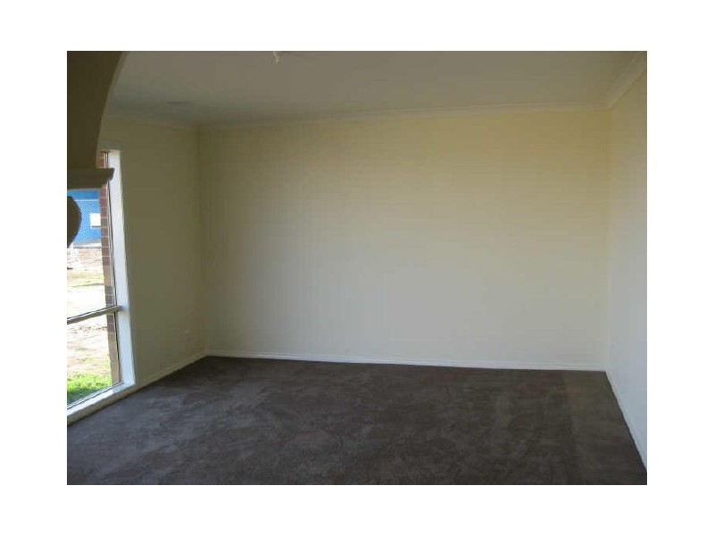 9 Peisley Crescent, Cranbourne VIC 3977