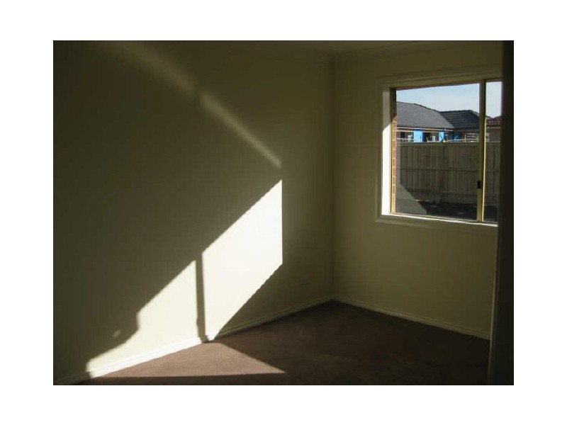 9 Peisley Crescent, Cranbourne VIC 3977