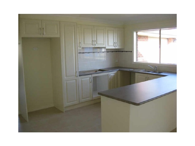 9 Peisley Crescent, Cranbourne VIC 3977