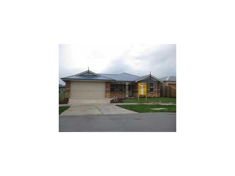 9 Peisley Crescent, Cranbourne VIC 3977