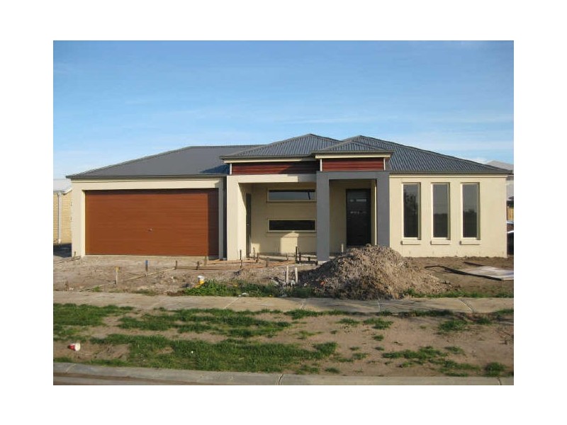 13 Ben Hall Street, Cranbourne VIC 3977