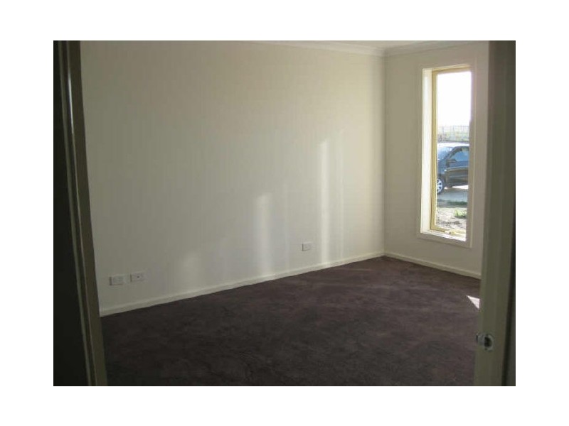13 Ben Hall Street, Cranbourne VIC 3977