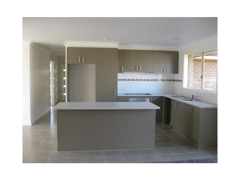 13 Ben Hall Street, Cranbourne VIC 3977