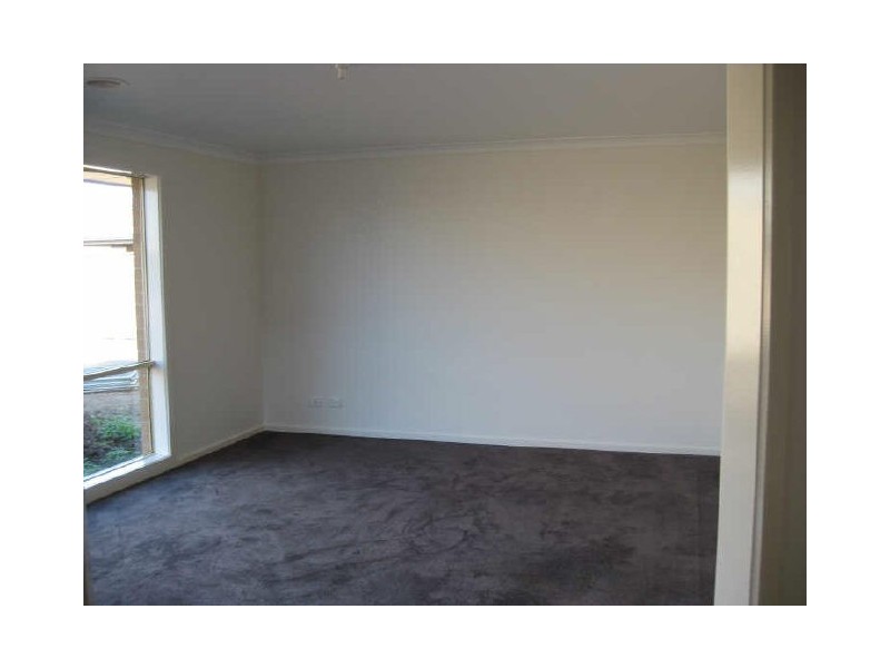 13 Ben Hall Street, Cranbourne VIC 3977