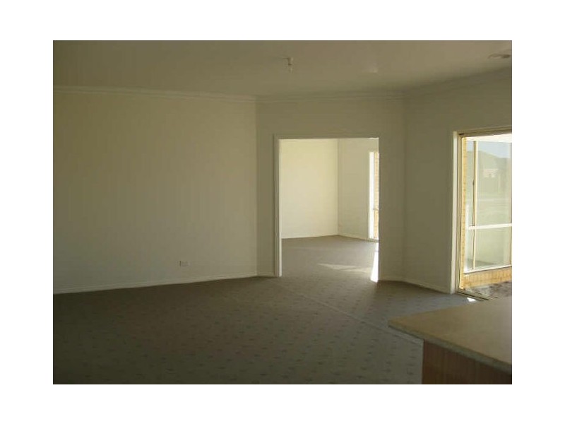 13 Dan Morgan Drive, Cranbourne VIC 3977