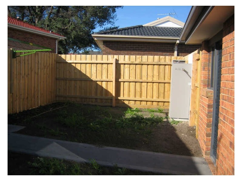 2/16 Daniel Drive,, Langwarrin VIC 3910