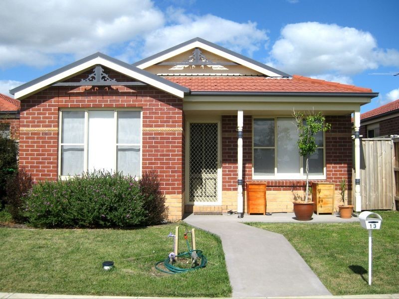 13 McCallum Drive, Cranbourne East VIC 3977