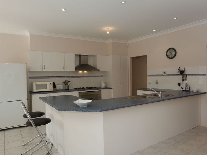 25 Riviera Drive, Berwick VIC 3806