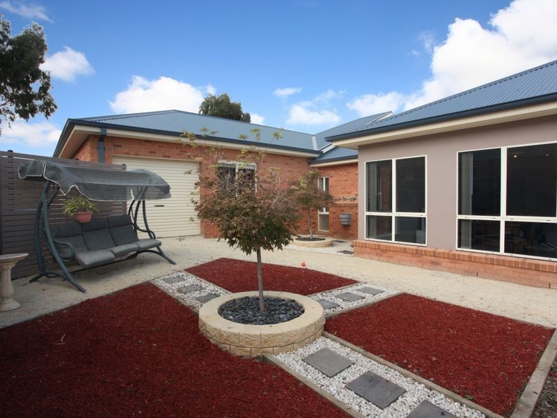 25 Riviera Drive, Berwick VIC 3806