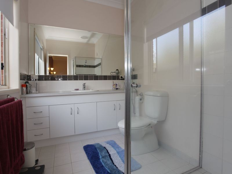 25 Riviera Drive, Berwick VIC 3806