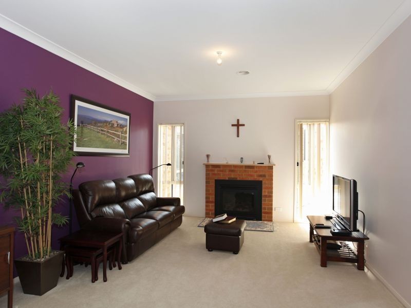 25 Riviera Drive, Berwick VIC 3806