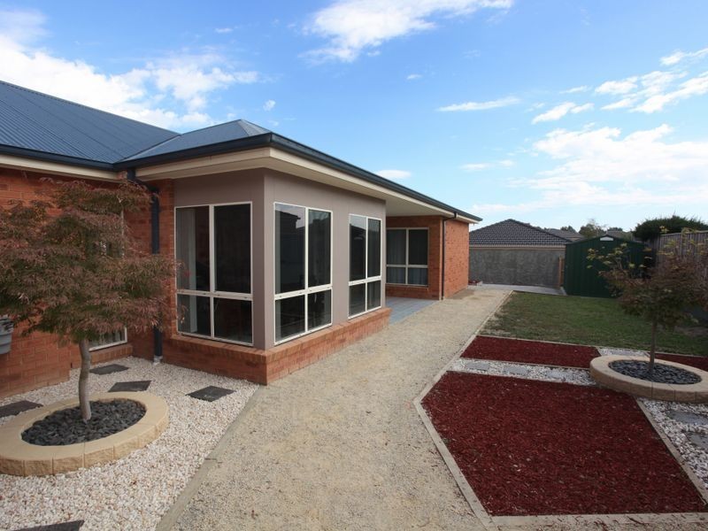 25 Riviera Drive, Berwick VIC 3806
