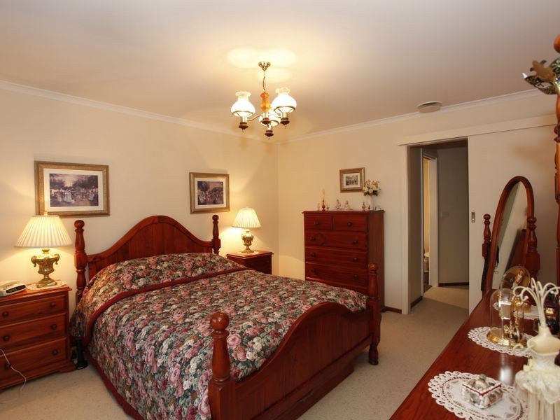 12 Barellan Mews, Berwick VIC 3806