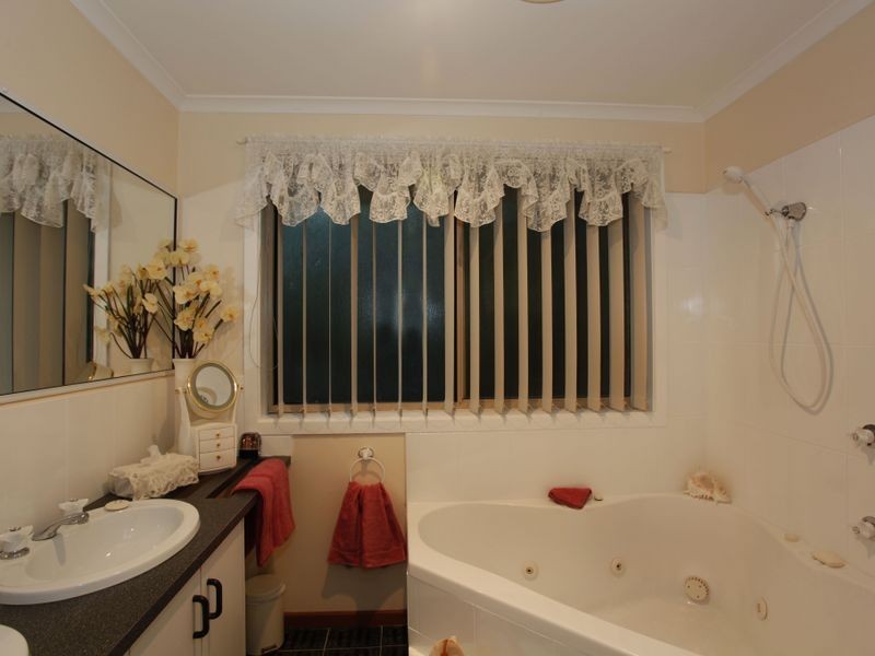 12 Barellan Mews, Berwick VIC 3806