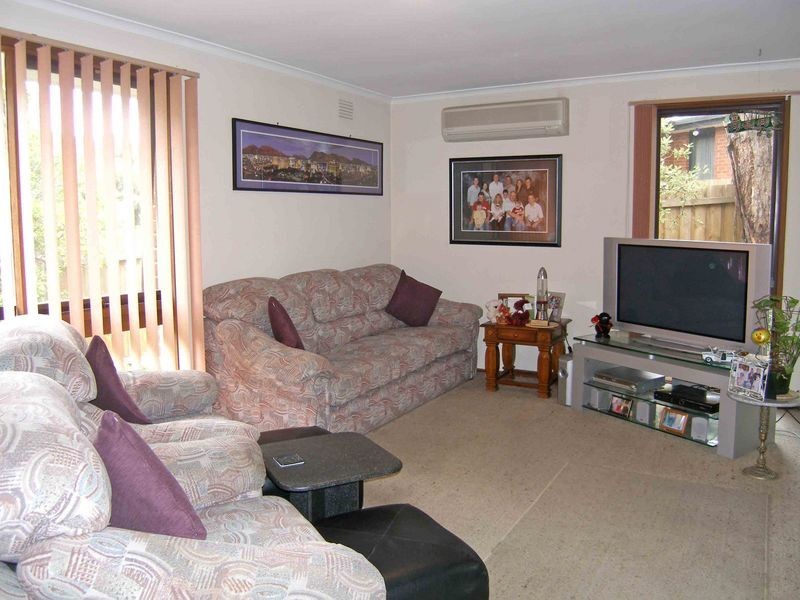 4 Woodworth Close, Endeavour Hills VIC 3802