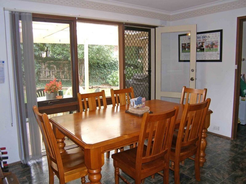 4 Woodworth Close, Endeavour Hills VIC 3802