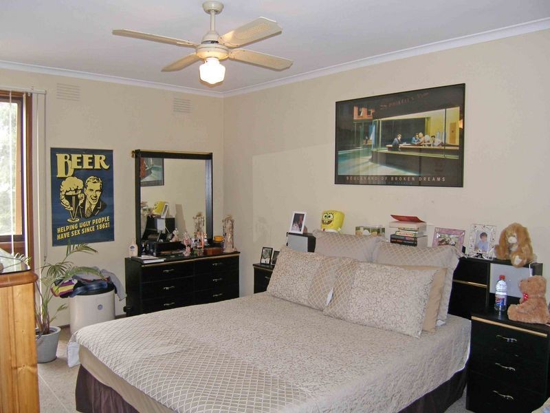 4 Woodworth Close, Endeavour Hills VIC 3802