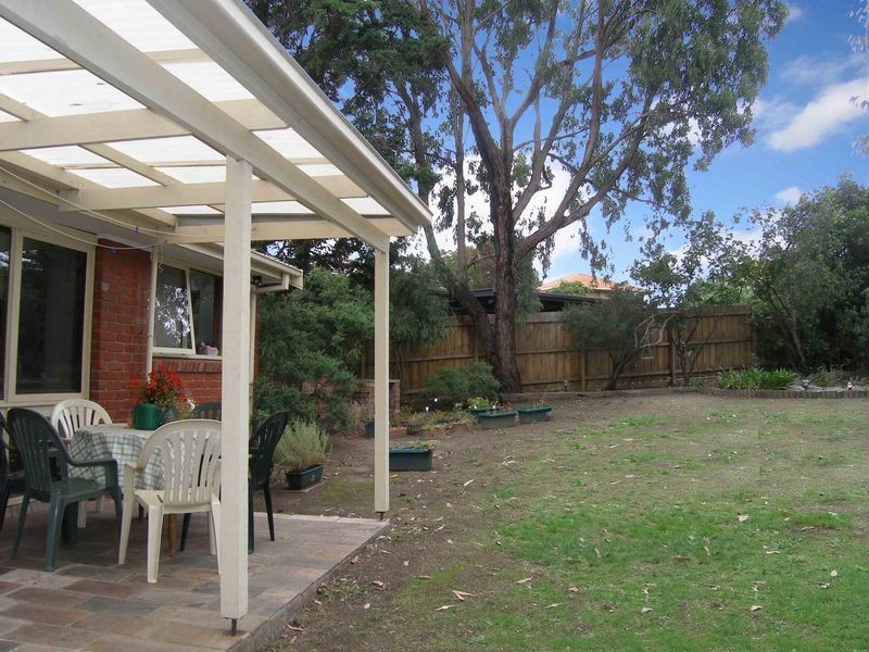 4 Woodworth Close, Endeavour Hills VIC 3802