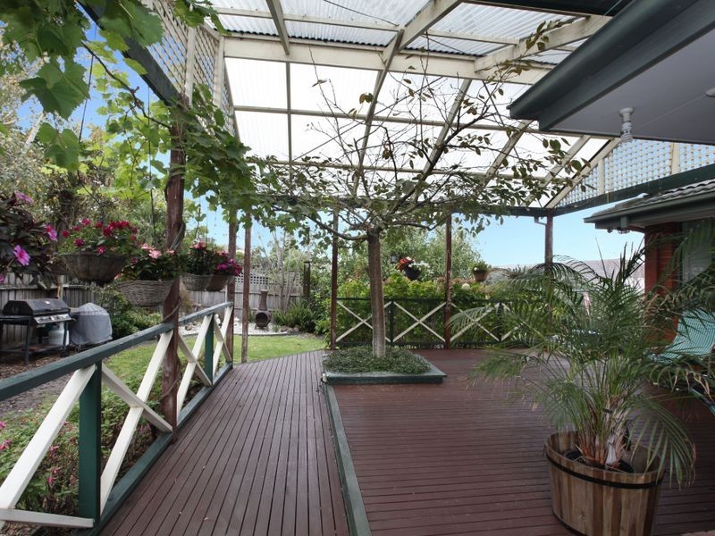 96 Strathaird Drive, Narre Warren South VIC 3805