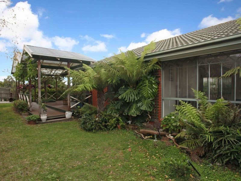 96 Strathaird Drive, Narre Warren South VIC 3805