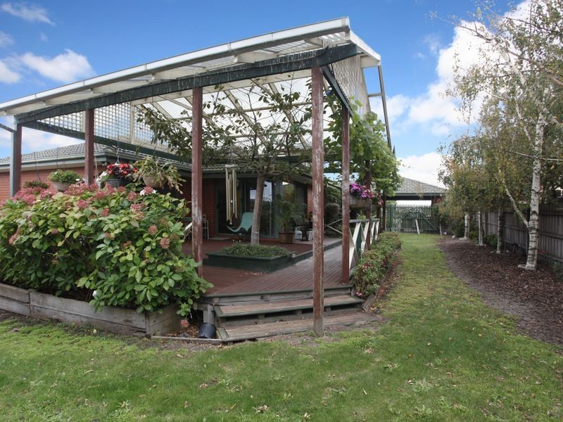 96 Strathaird Drive, Narre Warren South VIC 3805