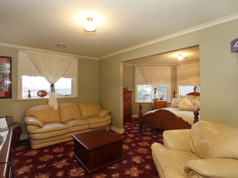 6 Siandra Place, Berwick VIC 3806